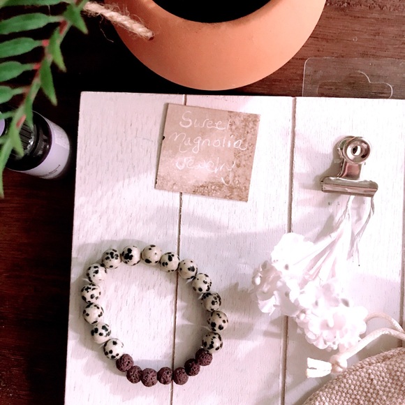 Dalmatian Jasper stone lava diffuser stretch bracelets - Picture 8 of 9